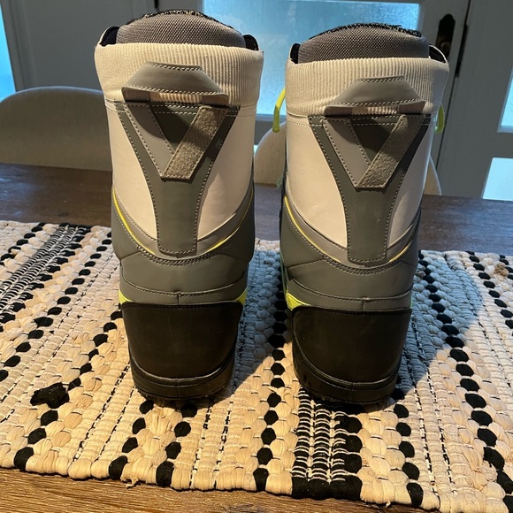 Nike DK ZOOM snowboard boots size 9 black grey white volt - Picture 7 of 8